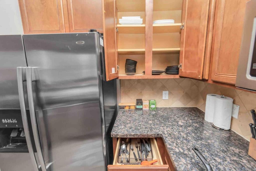 Prolific 3story W Game Room-hottub-near Dt Holiday home *