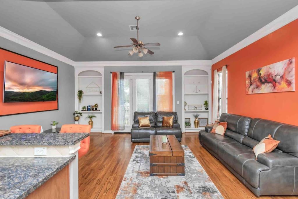 Prolific 3story W Game Room-hottub-near Dt Holiday home Houston