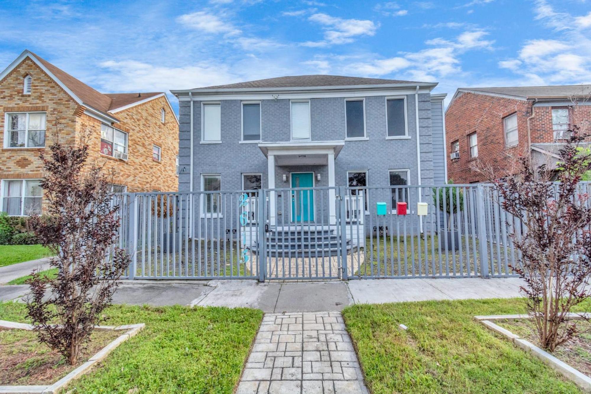 Prolific Blue Oasis Near Med Ctr Dwntwn Galleria * Houston