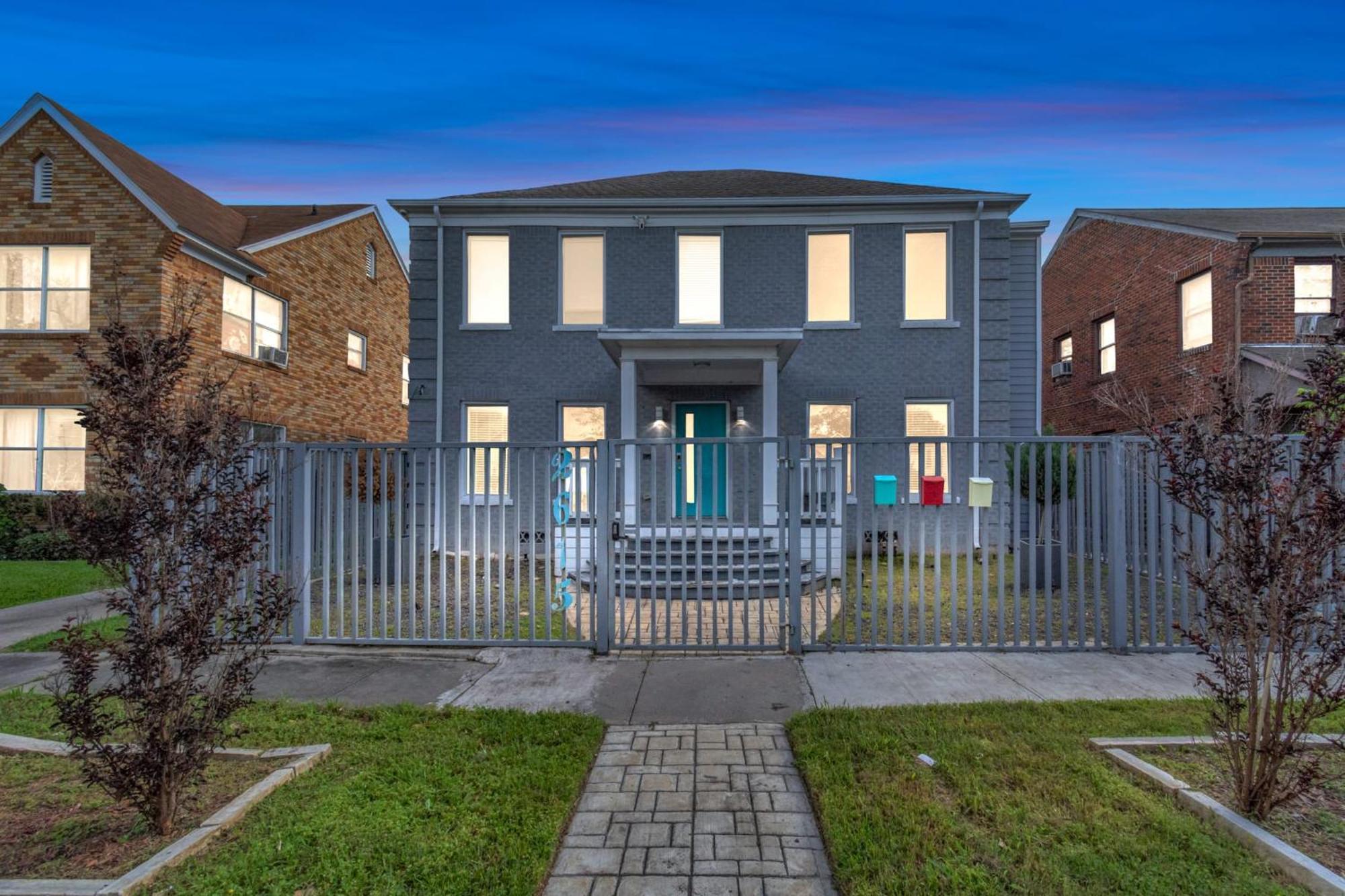 Prolific Blue Oasis Near Med Ctr Dwntwn Galleria Holiday home *