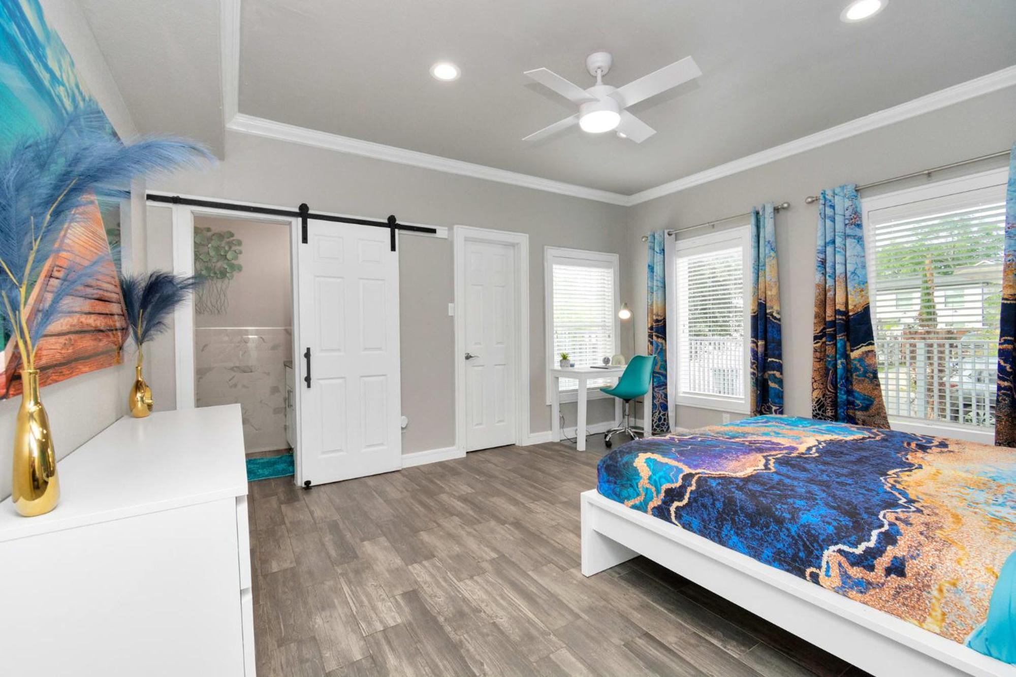 Prolific Blue Oasis Near Med Ctr Dwntwn Galleria Holiday home