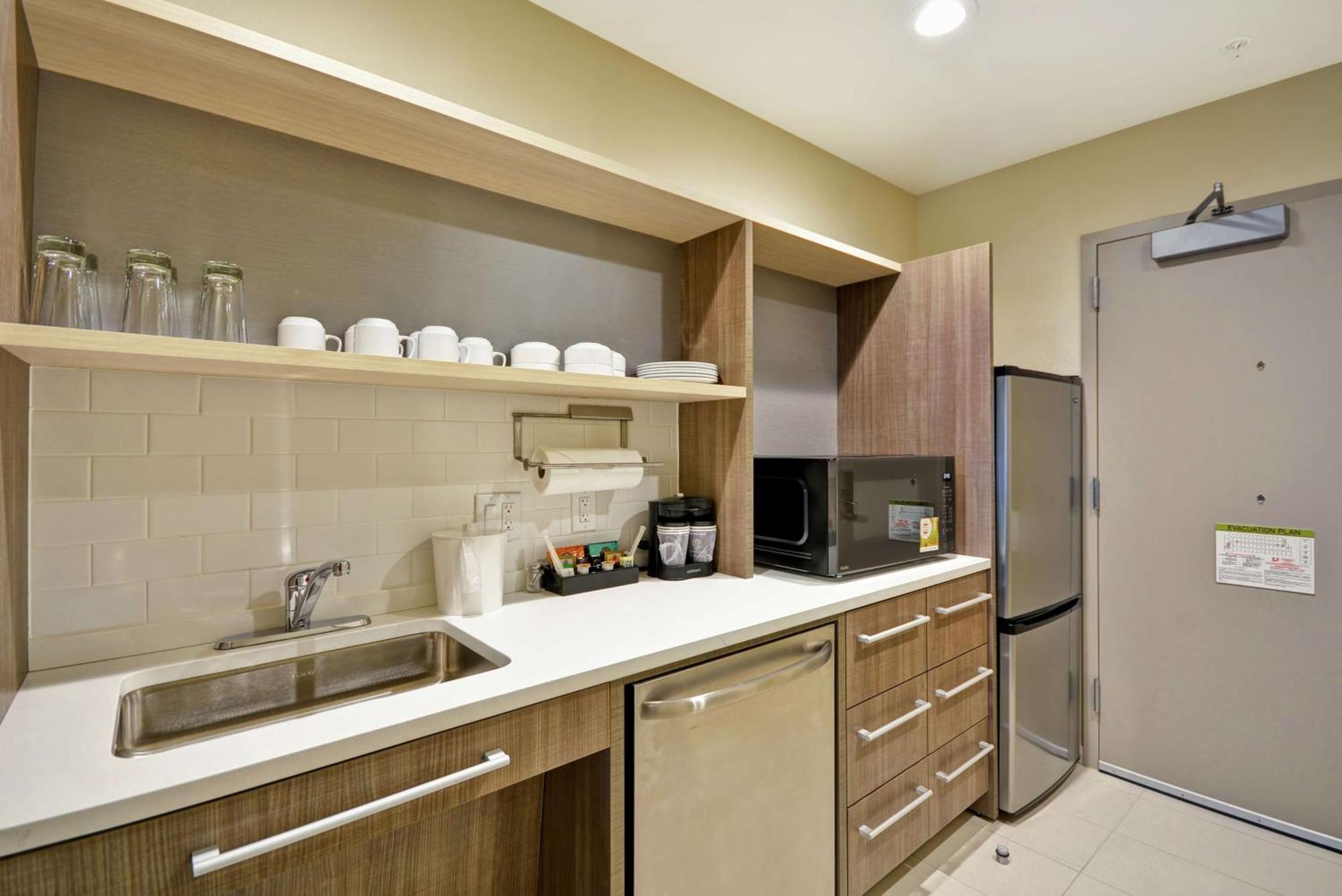 Home2 At The Galleria Hotel 3*