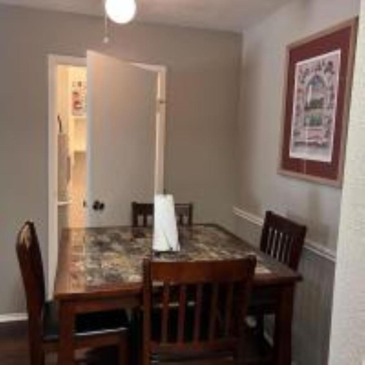 Lovely 2 Bedroom With 2 Baths &modern Amenities Apartment *