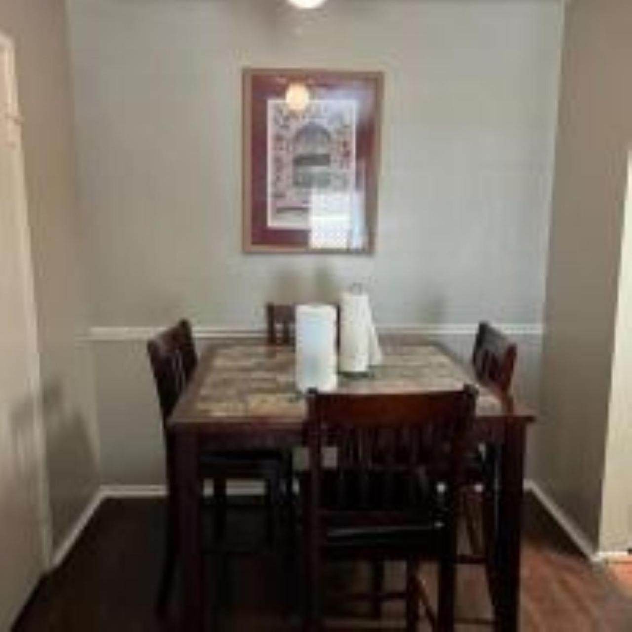Lovely 2 Bedroom With 2 Baths &modern Amenities Apartment *