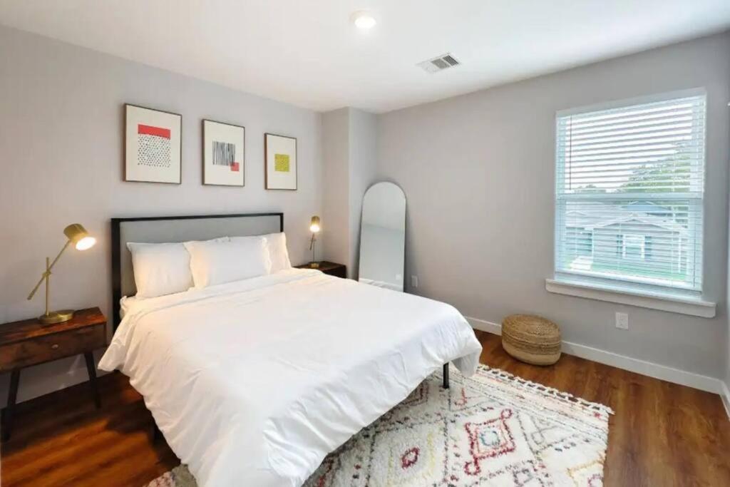 Luxury 3br Downtown And Near Airport Holiday home *