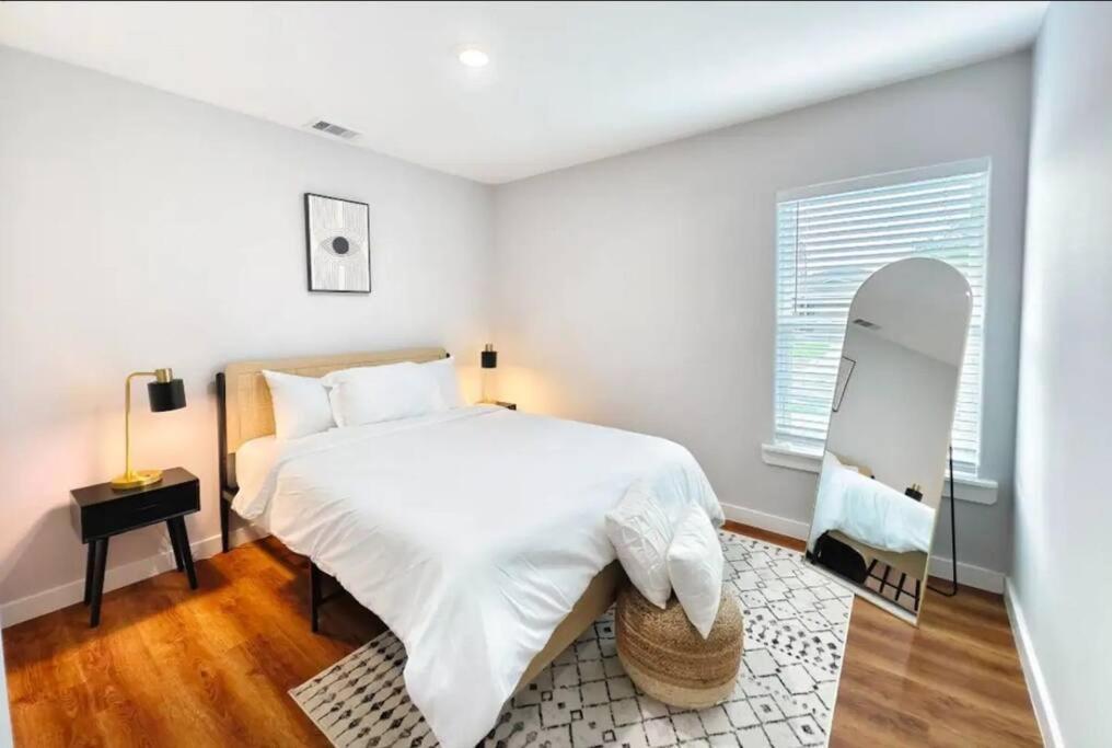 Luxury 3br Downtown And Near Airport *