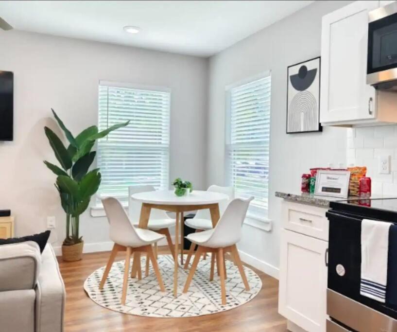 Luxury 3br Downtown And Near Airport Holiday home Houston