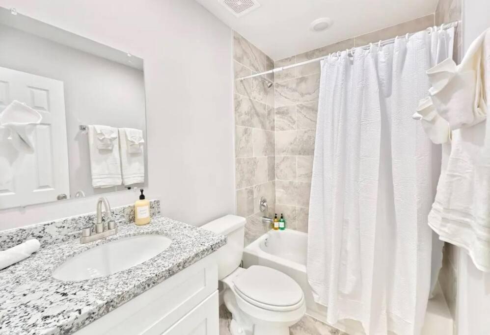Holiday home Luxury 3br Downtown And Near Airport *