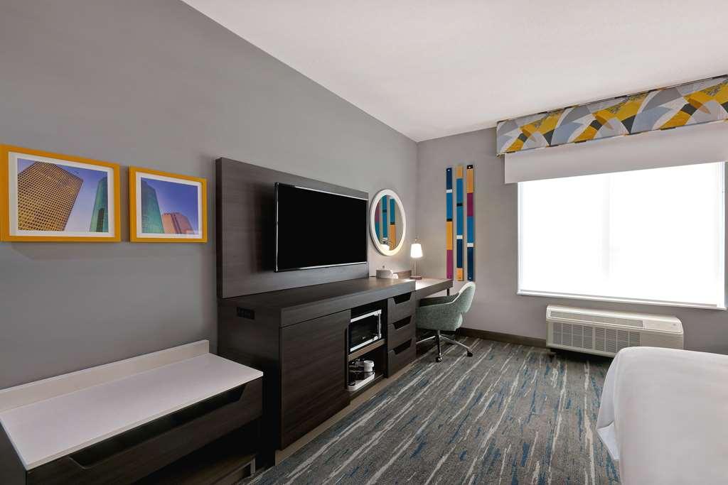 Hampton & East Beltway 8, Tx 3* Houston