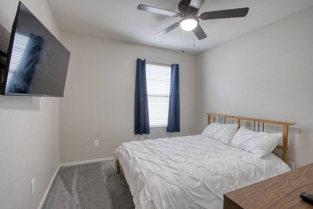 Stylish, Cozy And Centrally Located Oasis. Holiday home *