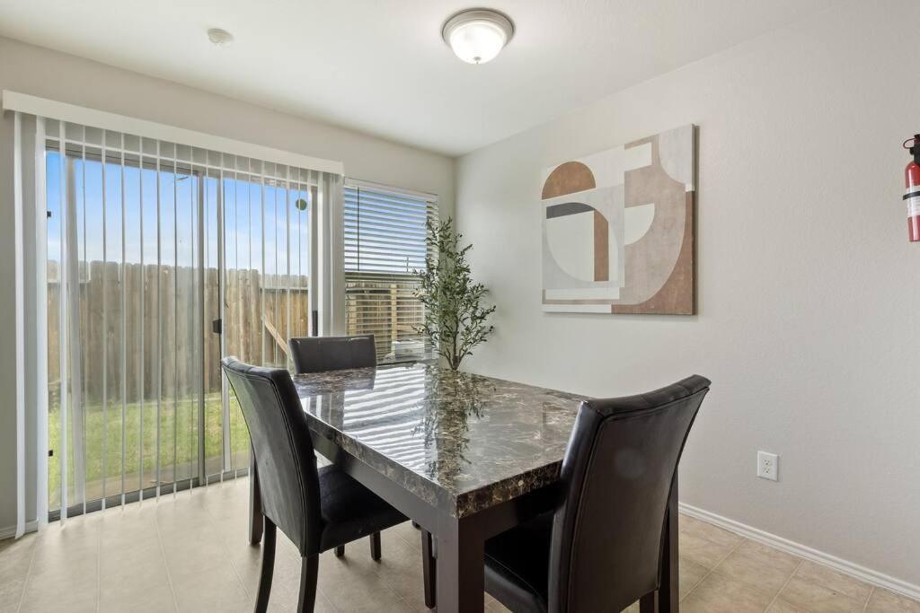 Holiday home Stylish, Cozy And Centrally Located Oasis.