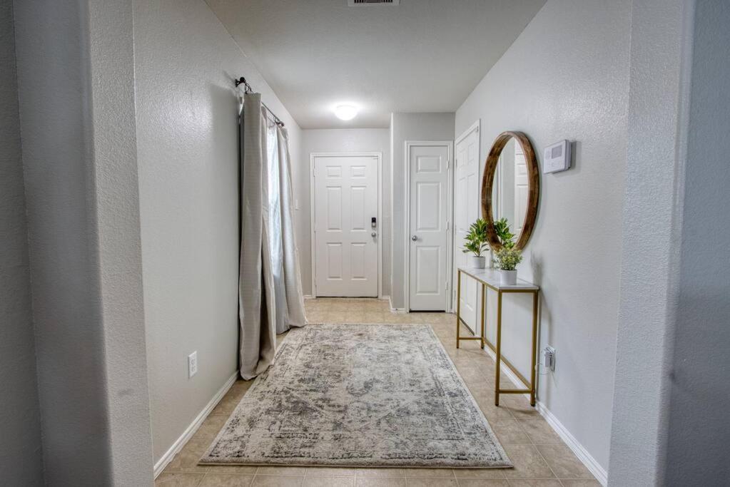 Stylish, Cozy And Centrally Located Oasis. Holiday home Houston