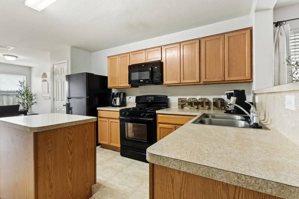 Stylish, Cozy And Centrally Located Oasis. Holiday home Houston