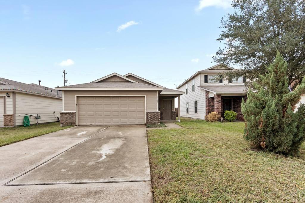 Stylish, Cozy And Centrally Located Oasis. Holiday home