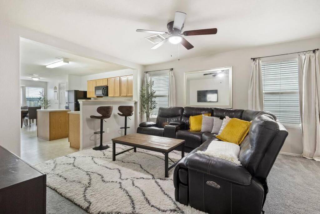 Stylish, Cozy And Centrally Located Oasis. * Houston