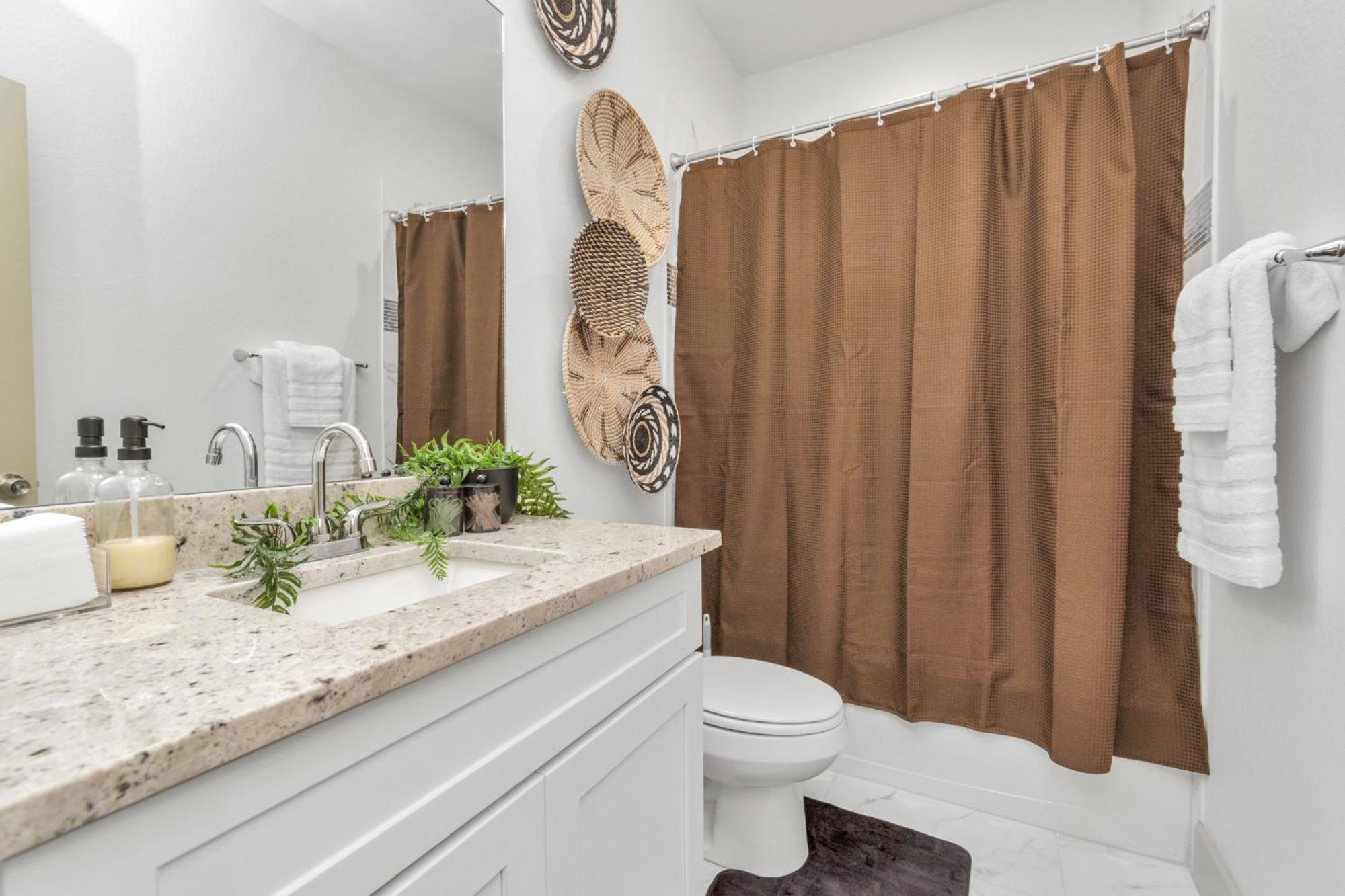 Apartment 2 Homes! Sleeps 18, Games, Gated Parking & More!