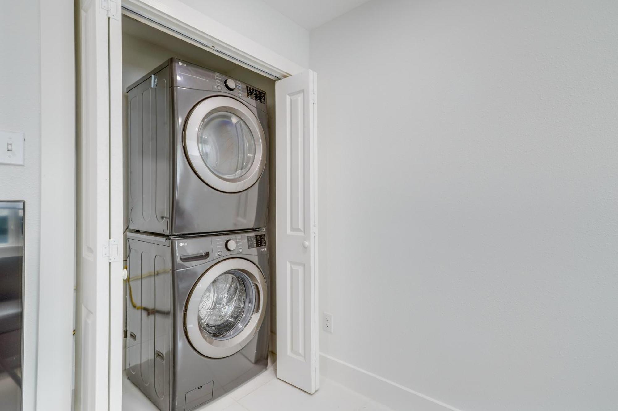 Apartment Close To And Downtown