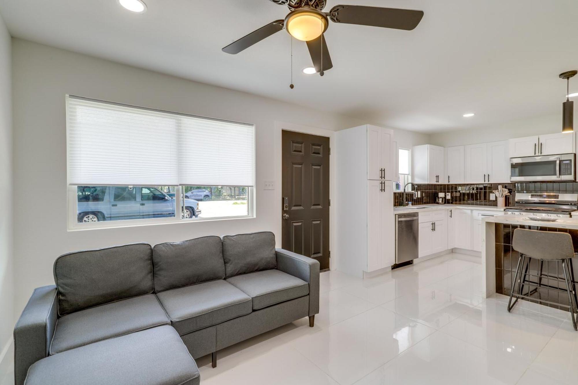 Close To And Downtown Apartment *