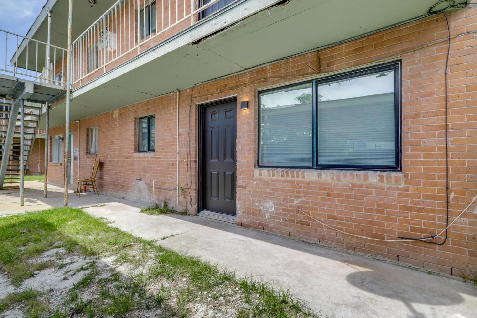 Apartment Close To And Downtown