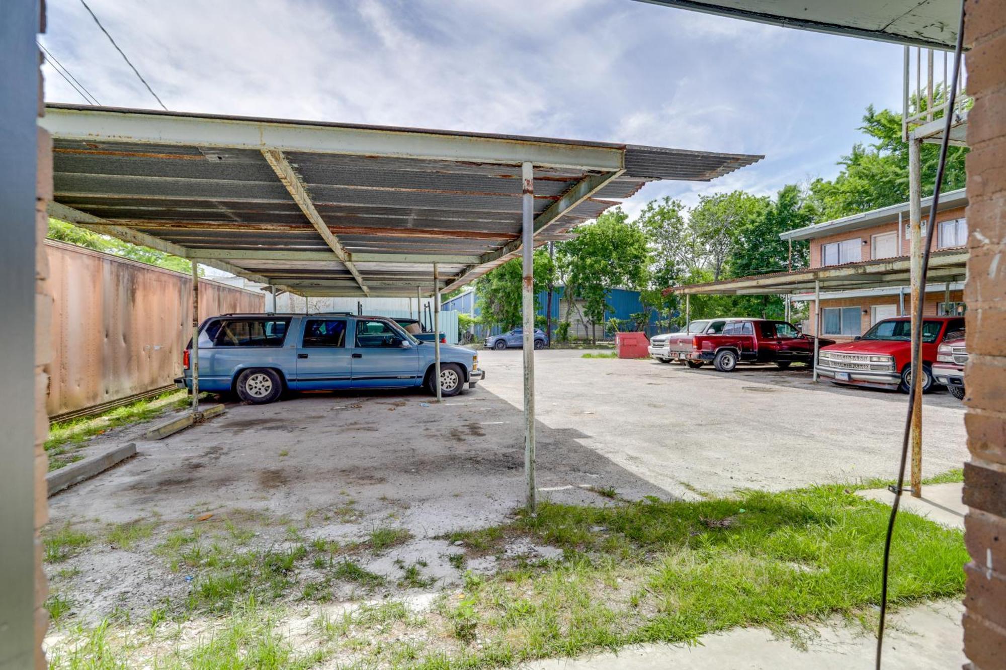 Close To And Downtown Apartment *