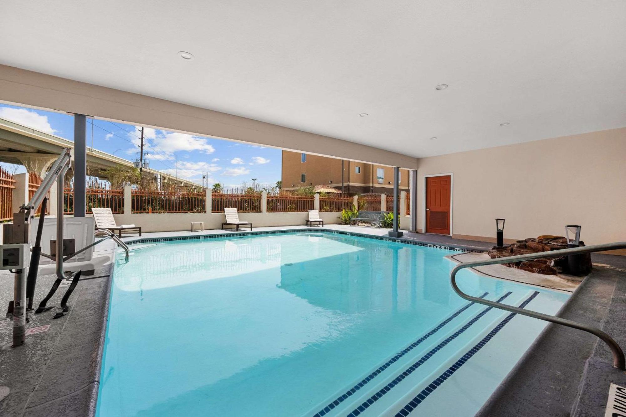 Quality & Hotel Houston