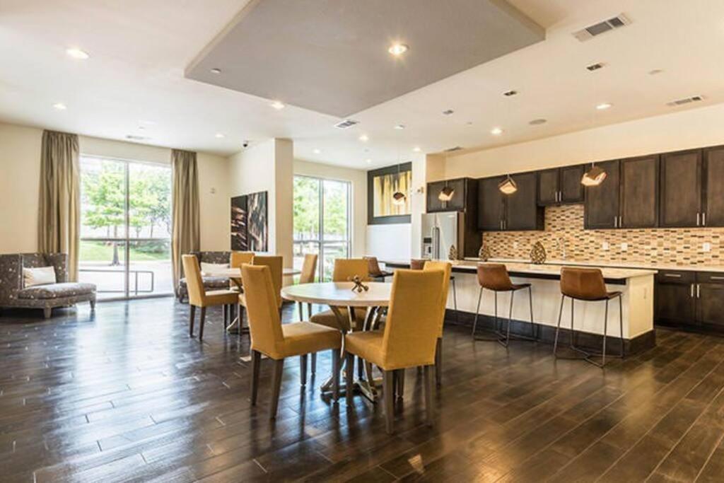 U1 Penthouse Downtown 1br 1bth Book Now! Houston