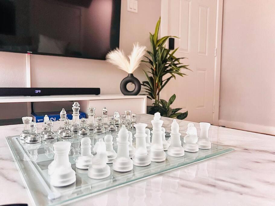 Holiday home 3 Bedroom Luxury Near Downtown *