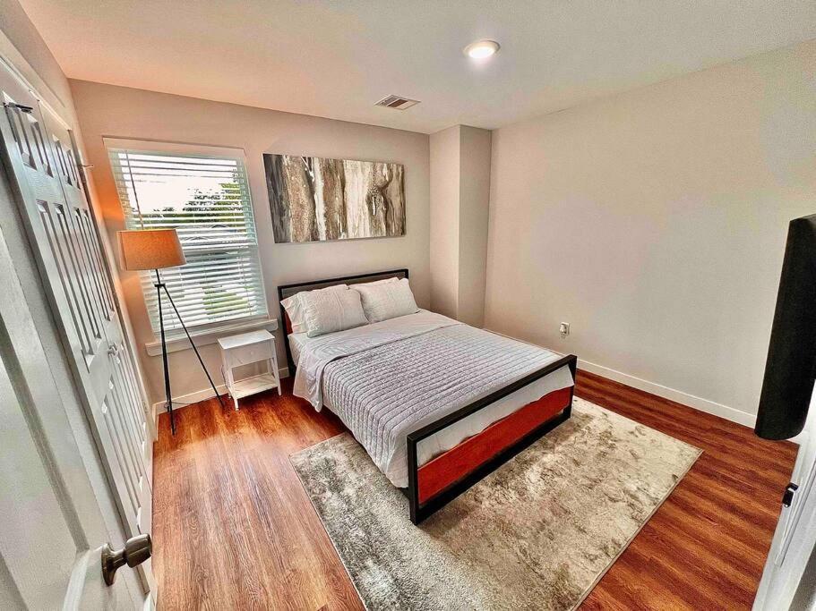 3 Bedroom Luxury Near Downtown Houston