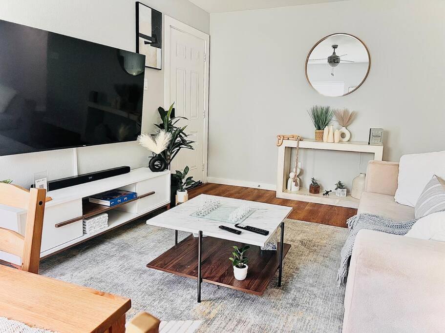 Holiday home 3 Bedroom Luxury Near Downtown