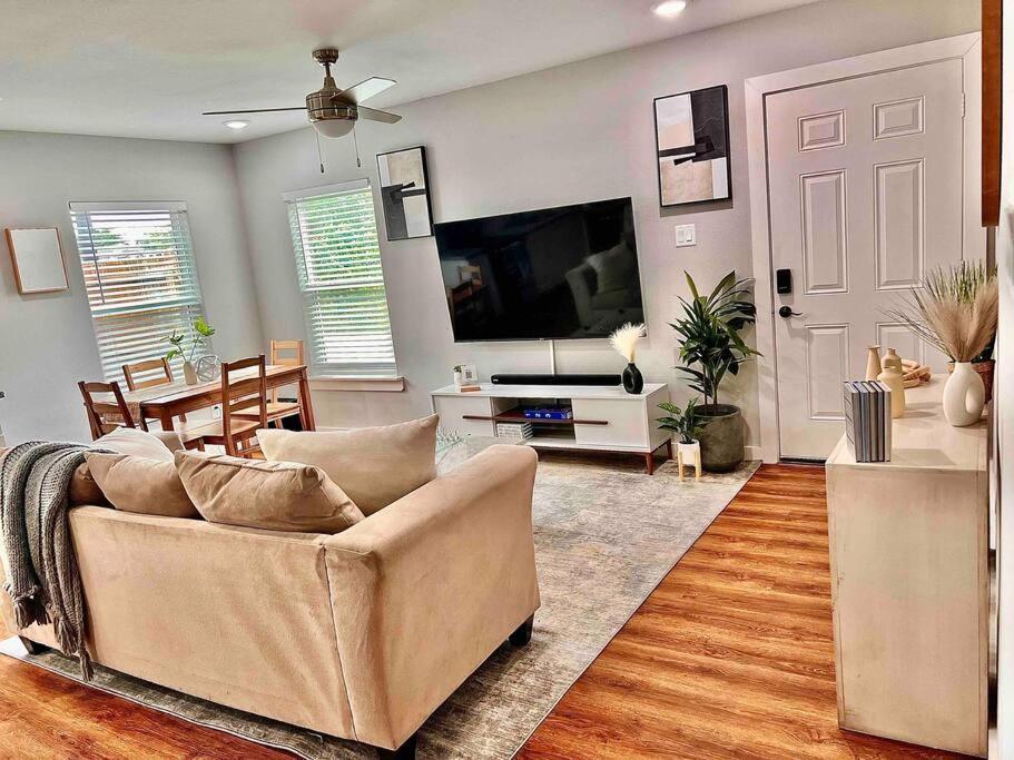 3 Bedroom Luxury Near Downtown * Houston