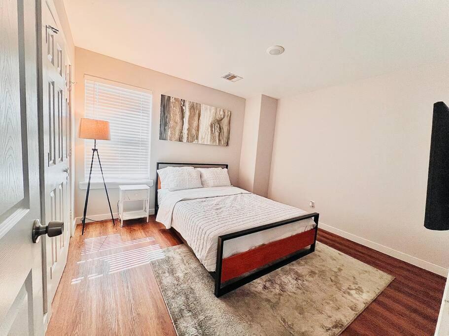 3 Bedroom Luxury Near Downtown Holiday home