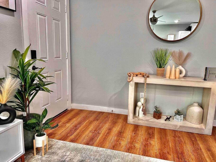 3 Bedroom Luxury Near Downtown *
