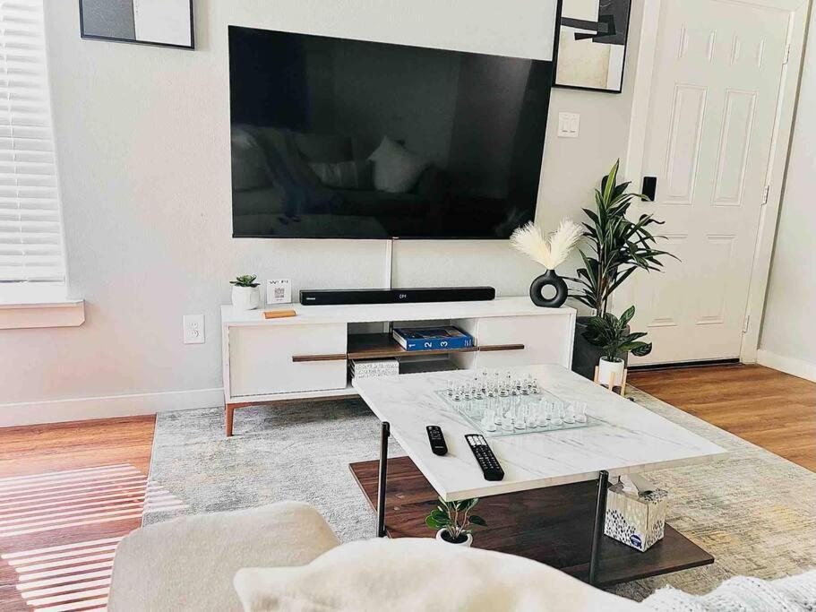 3 Bedroom Luxury Near Downtown Holiday home