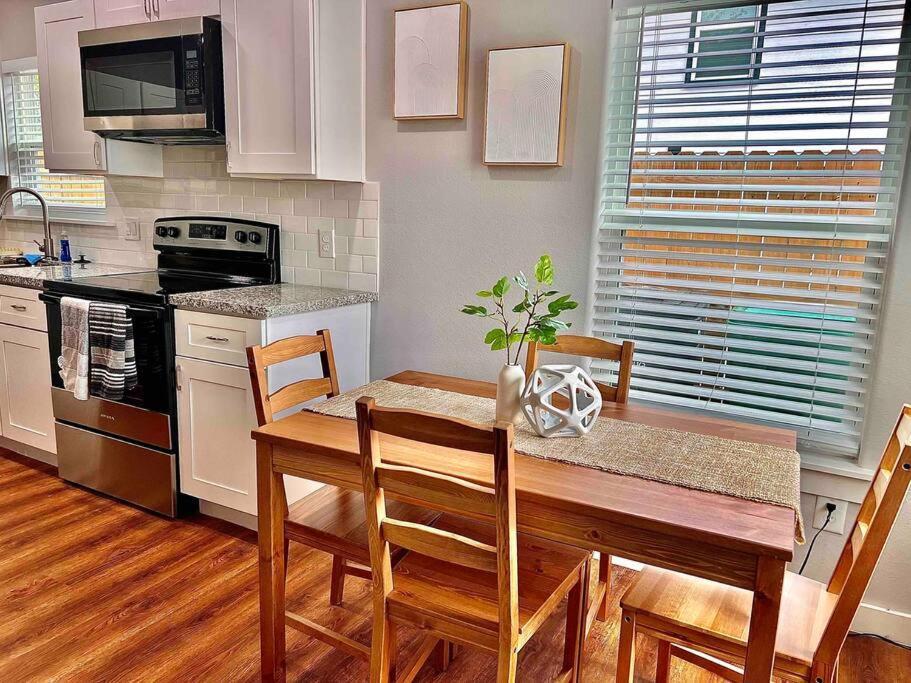 3 Bedroom Luxury Near Downtown Houston