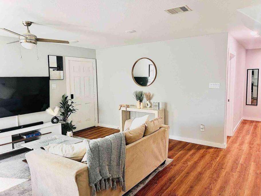 3 Bedroom Luxury Near Downtown