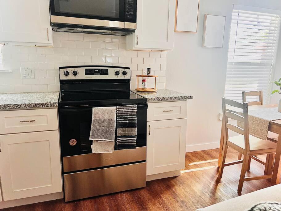 3 Bedroom Luxury Near Downtown Holiday home Houston