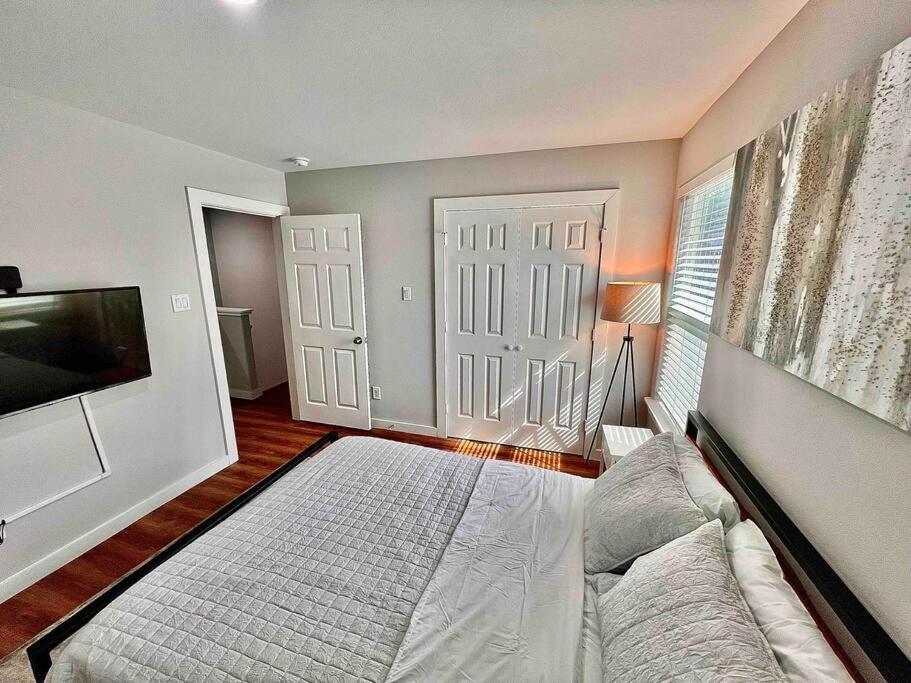 Holiday home 3 Bedroom Luxury Near Downtown