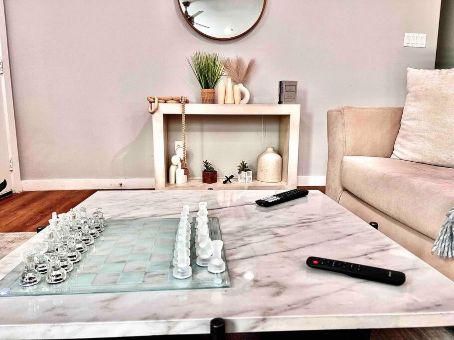 3 Bedroom Luxury Near Downtown *