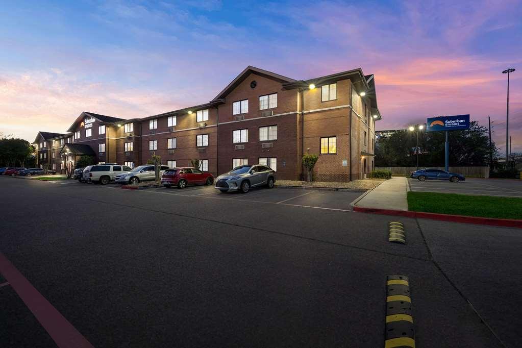 Hotel Suburban North I-45 2*