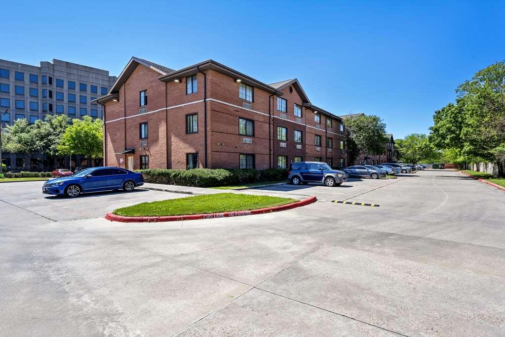 Suburban North I-45 Hotel