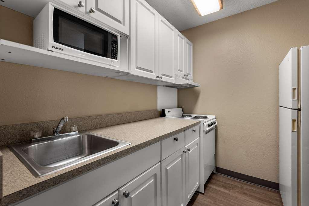 Suburban North I-45 Hotel