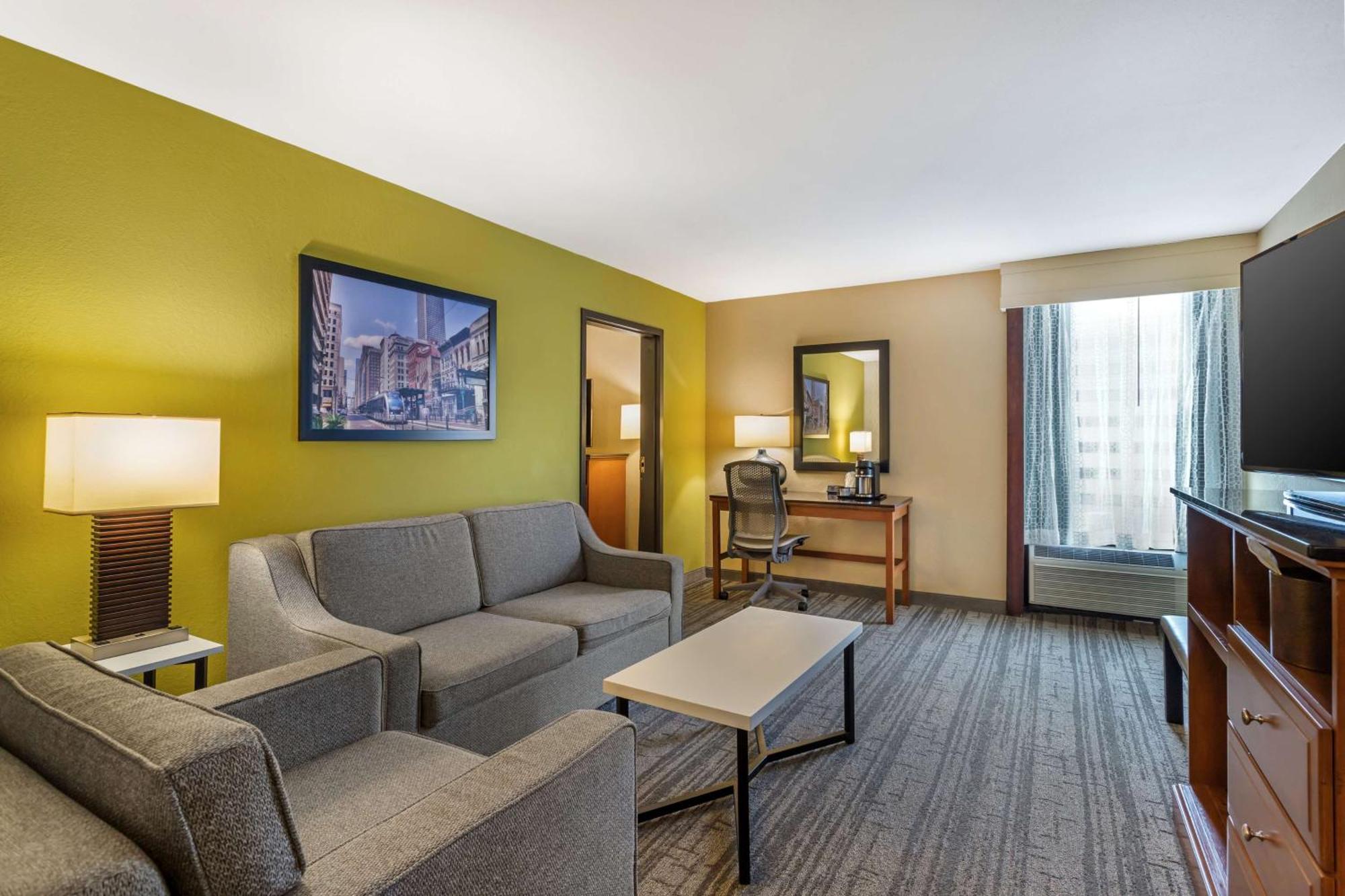 Hotel Western Energy Corridor 3*