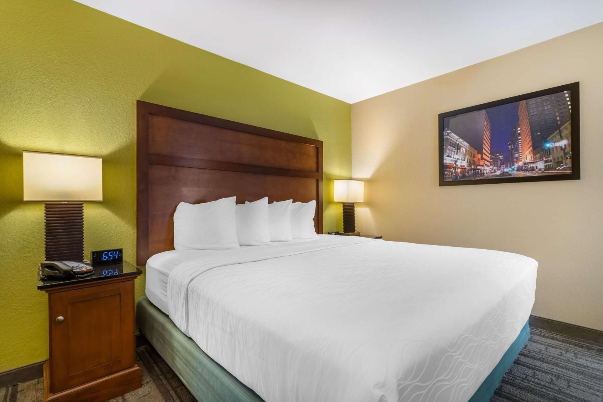 Hotel Western Energy Corridor 3*
