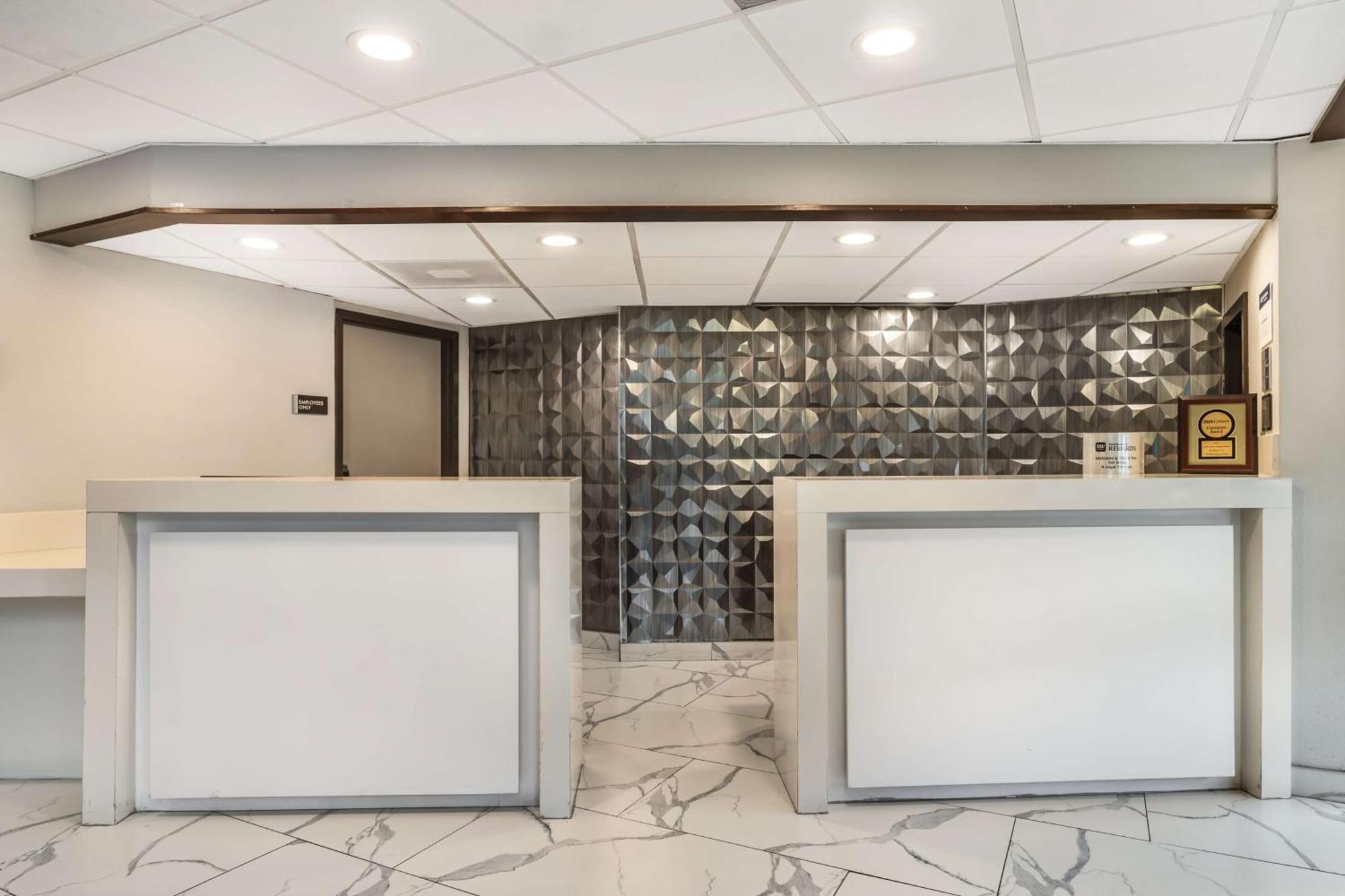 Western Energy Corridor Hotel 3*