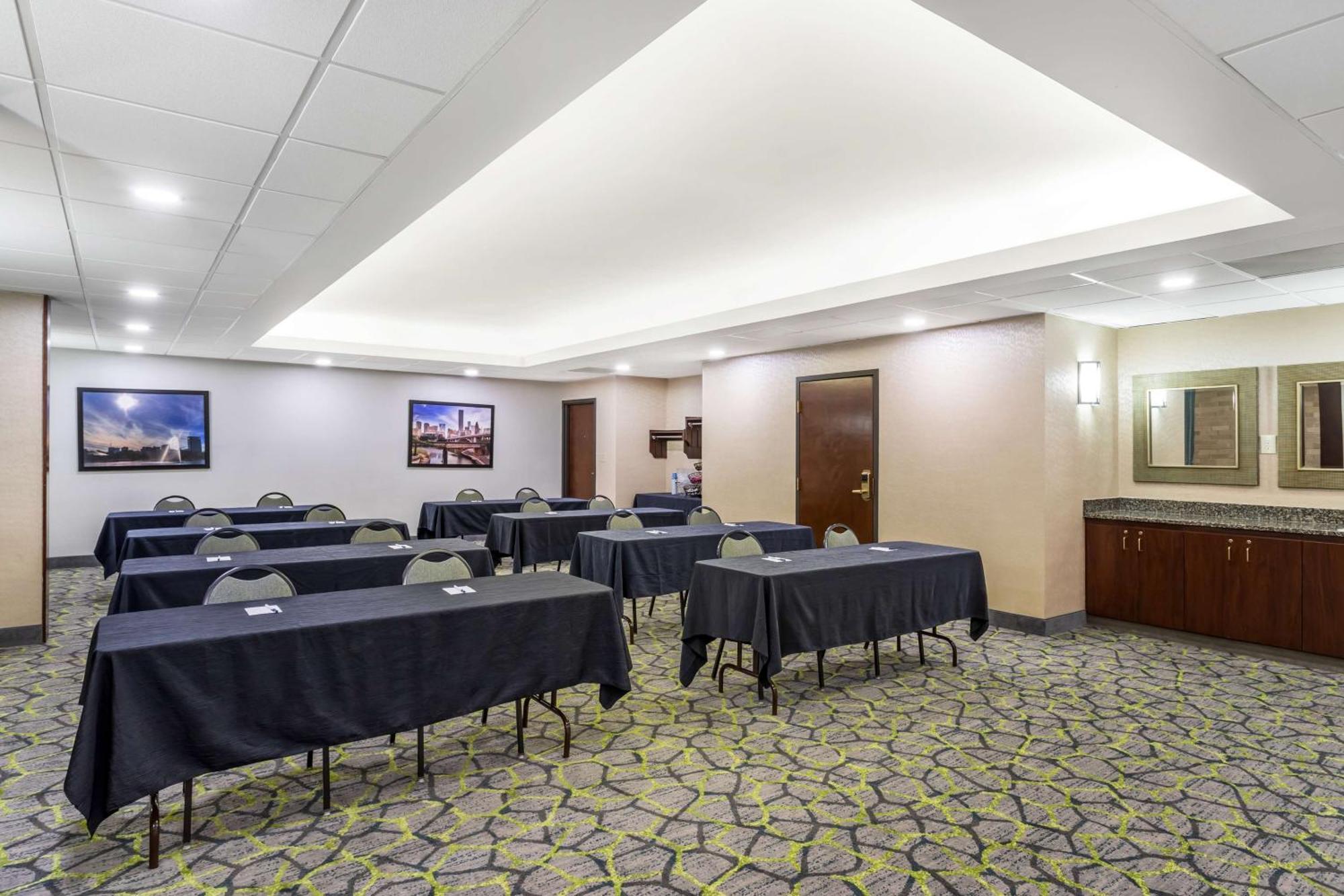 Hotel Western Energy Corridor 3*