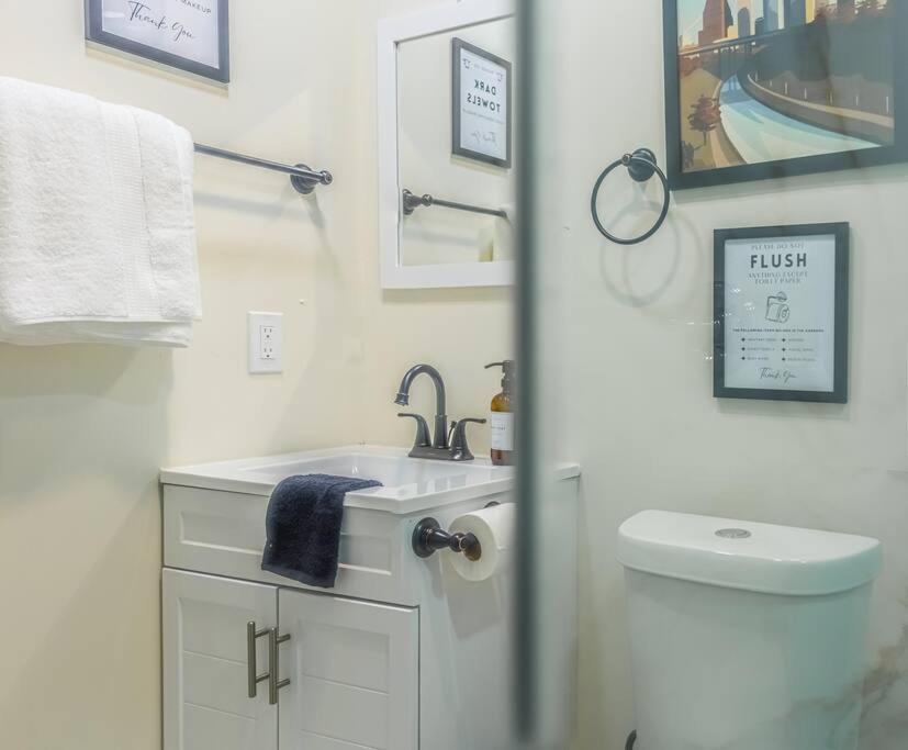 Hideaway With King Bed, Games, Prime Location *
