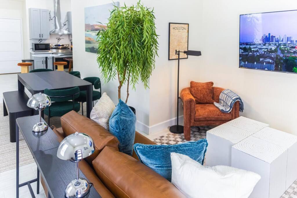 Hideaway With King Bed, Games, Prime Location Holiday home *