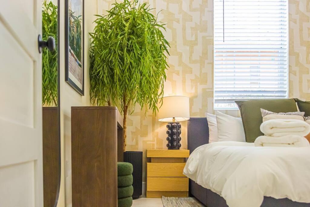 Hideaway With King Bed, Games, Prime Location * Houston