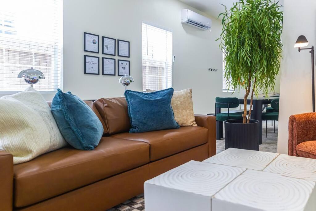 Hideaway With King Bed, Games, Prime Location * Houston