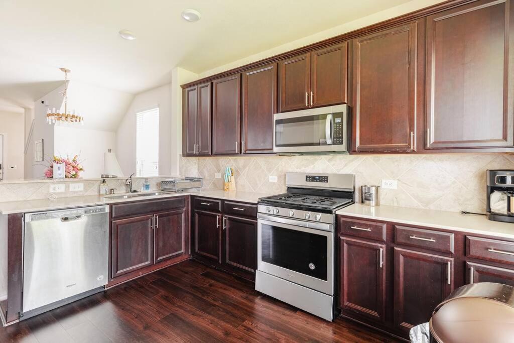 N-e-g House - Near David Wayne Hooks Airport Holiday home Houston